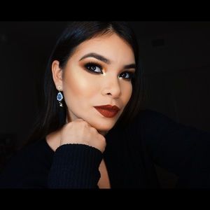 Meet your Posher, Yelineth